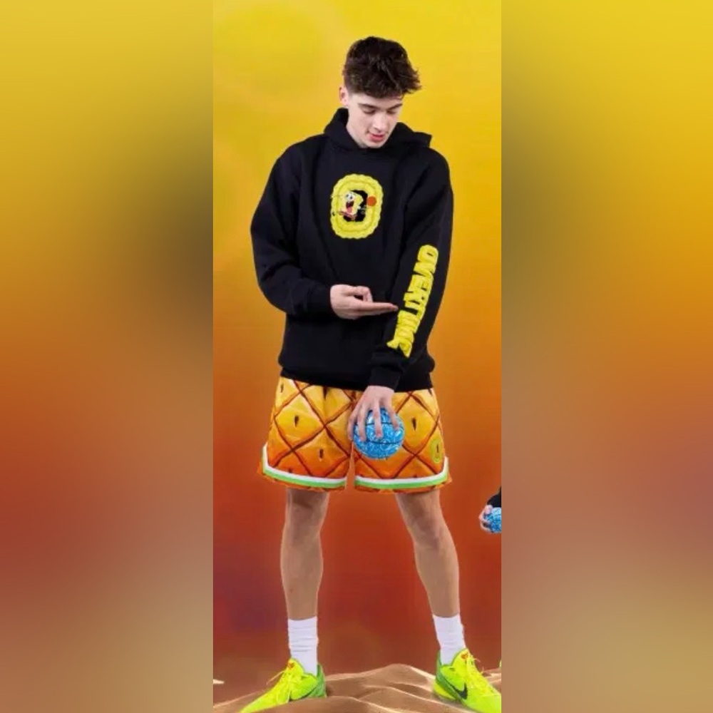 🏀 Overtime Sponge Bob Hoodie 🏀 - Picture 6 of 7